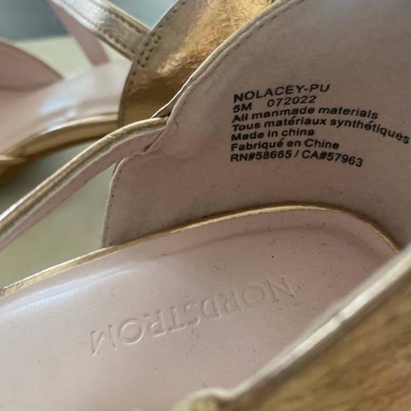Girls bow gold shoes . Nordstrom aize 5 adult - Picture 14 of 16